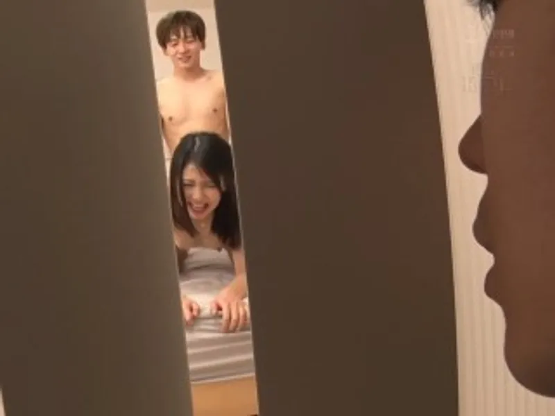 Thanh niên đang vụng trộm với chị nhà kề bên thì anh anh xã về...