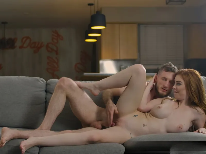 đang tăng ca mà tình nhân cứ dùng lỗ lồn lôi kéo tôi doggy cùng em